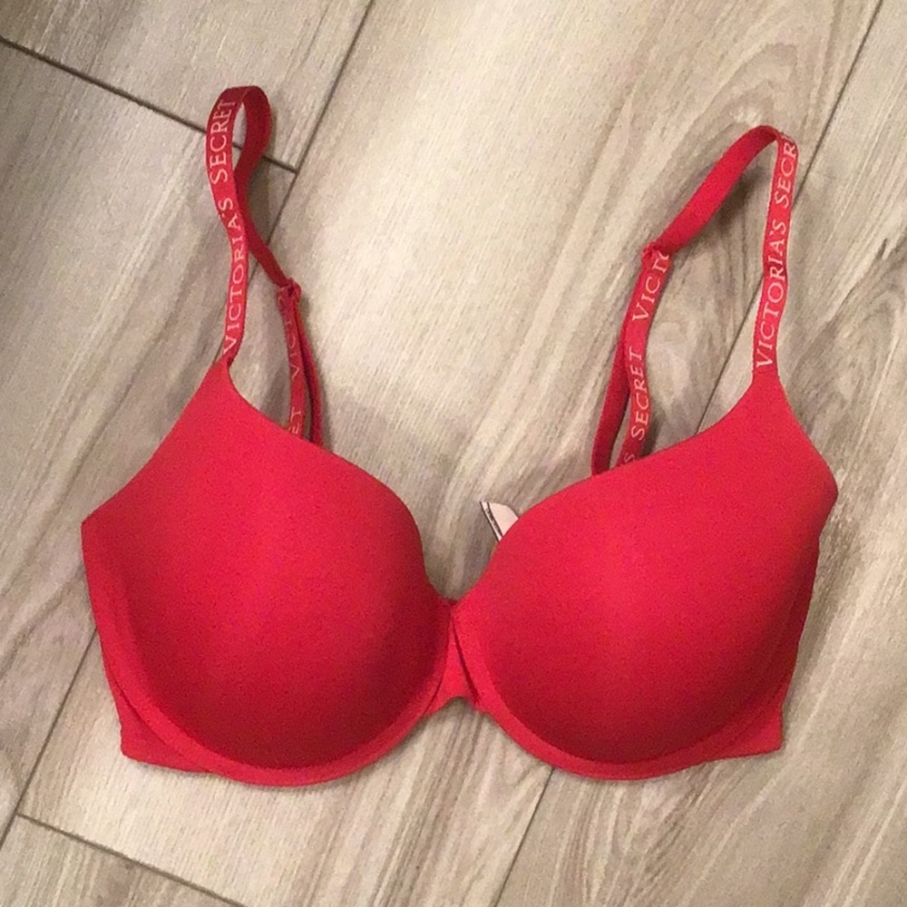 NWOT Victoria’s Secret - size 32DDD (32F)